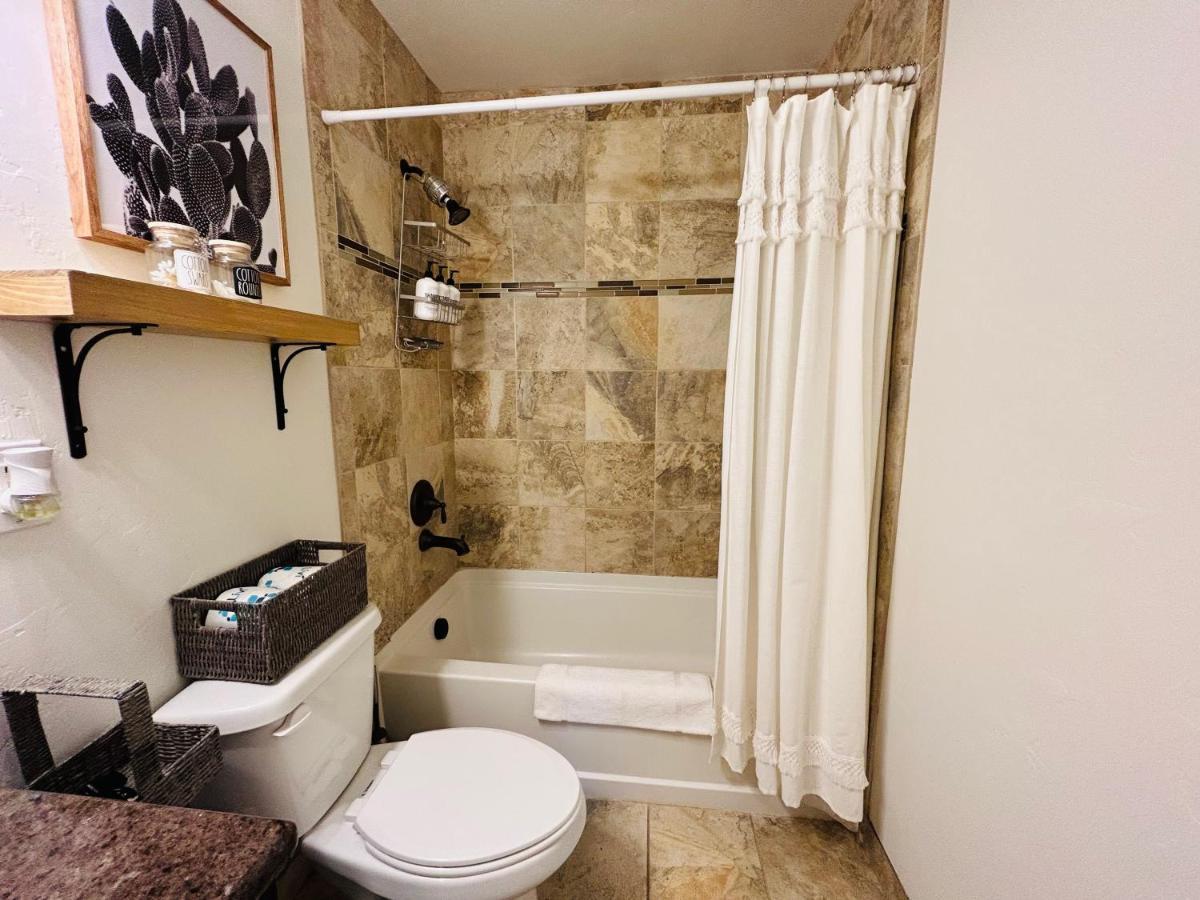 Home Sweet Idahome, Feels Like Home With All The Decor You Wish You Could Afford King Bed In Master, Fully Fenced Dog Friendly Yard, A Few Blocks From Bsu And Downtown Boise, Your Perfect Stay! Екстериор снимка